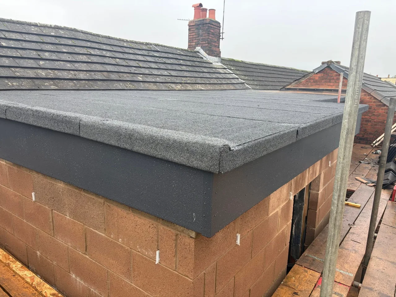 Flat roof finish